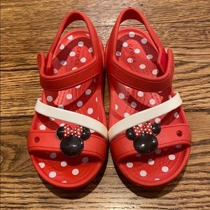 Adorable mini mouse croc sandals!